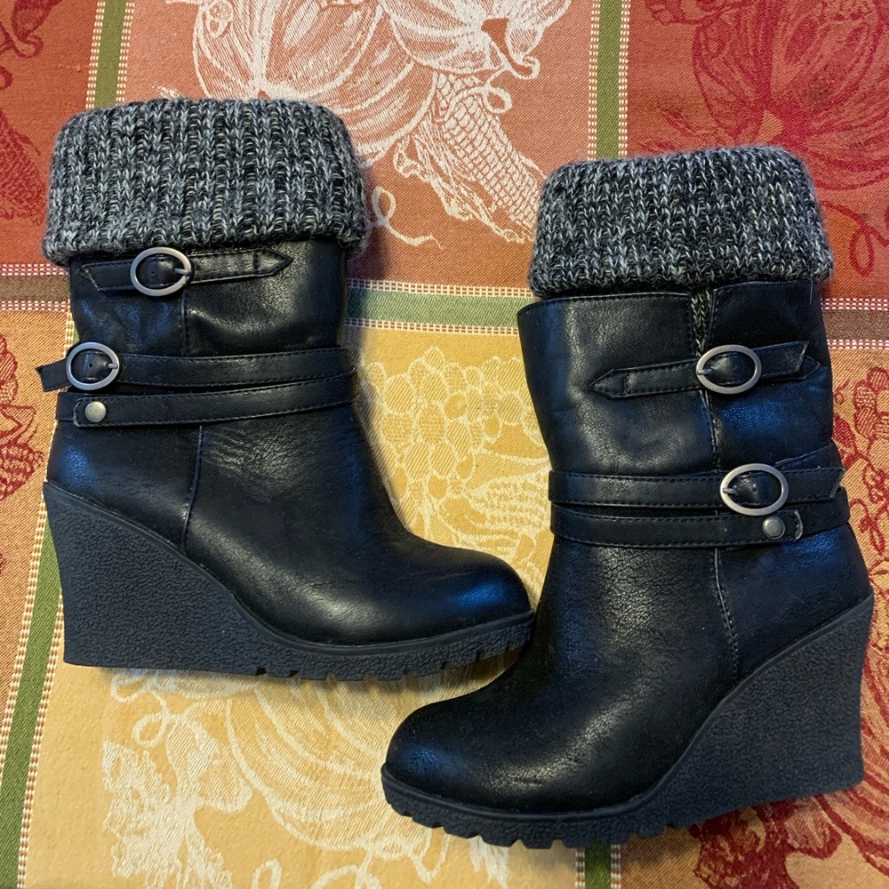 Express boots sz 6 1/2 with sweater cuff